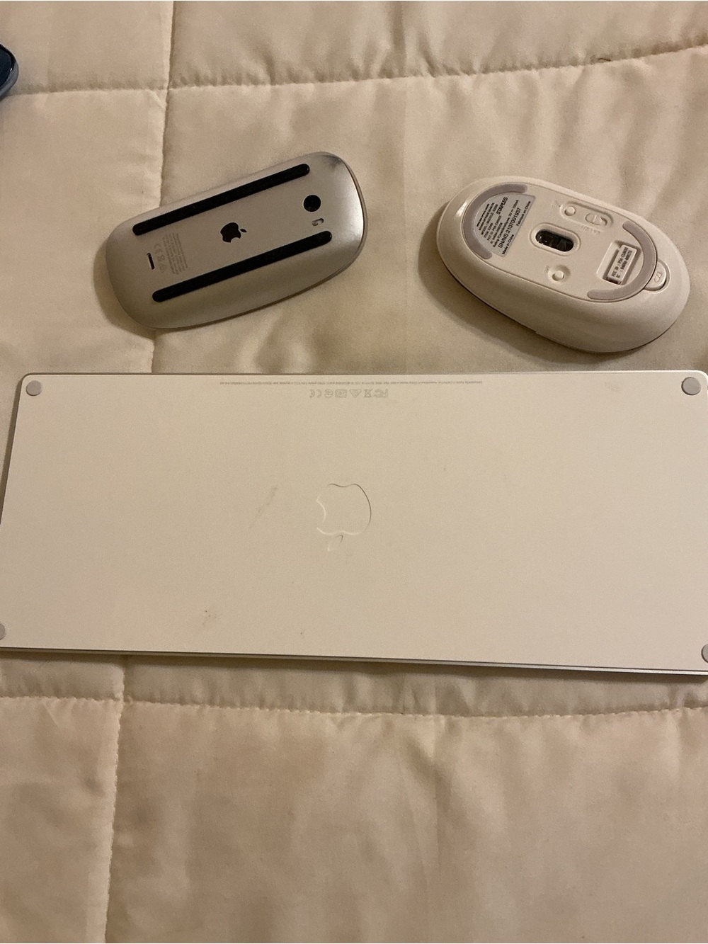 Apple White Wireless Keyboard with Gold Bluetooth Mouse Combo - Picture 2 of 2